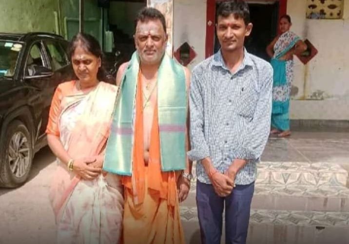 EX cricketer Venkatapathy Raju:దేవాలయాలను దర్శించుకున్న మాజీ క్రికెటర్ ...